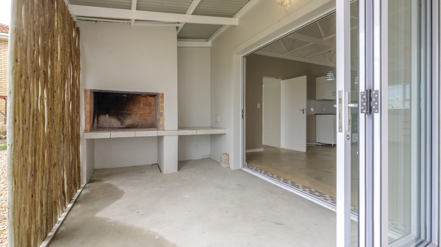 To Let 3 Bedroom Property for Rent in Struisbaai Western Cape